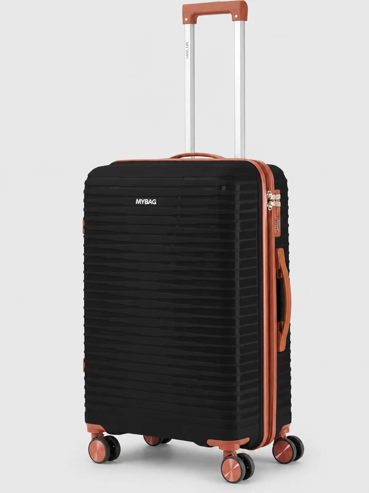 Чемодан MyBag Lumo M (черный)